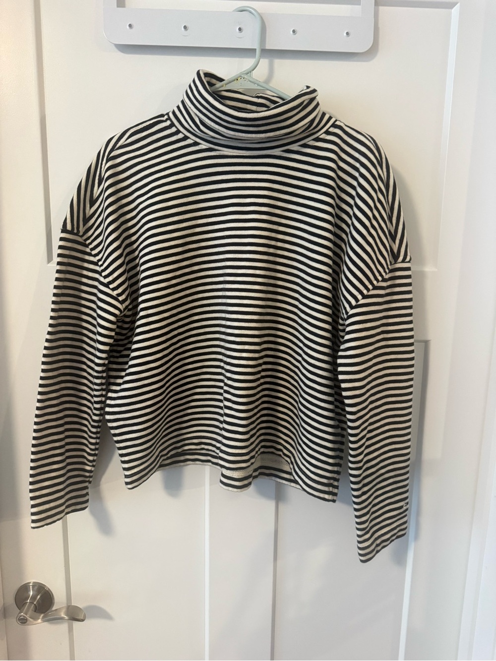 Everlane Turtleneck Sweatshirt - Black & Cream size XS NWOT